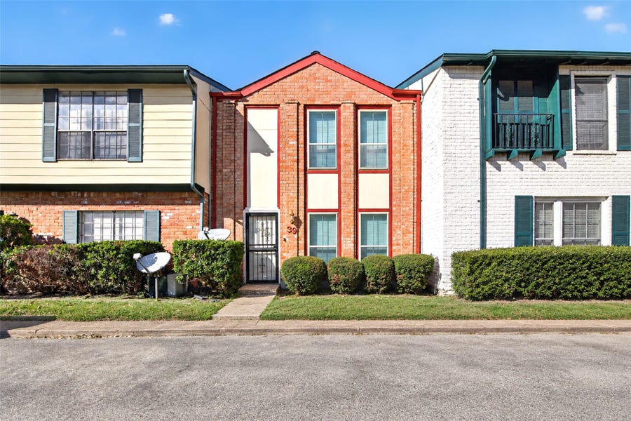 Property photo for 7700 Creekbend Dr, Houston, TX