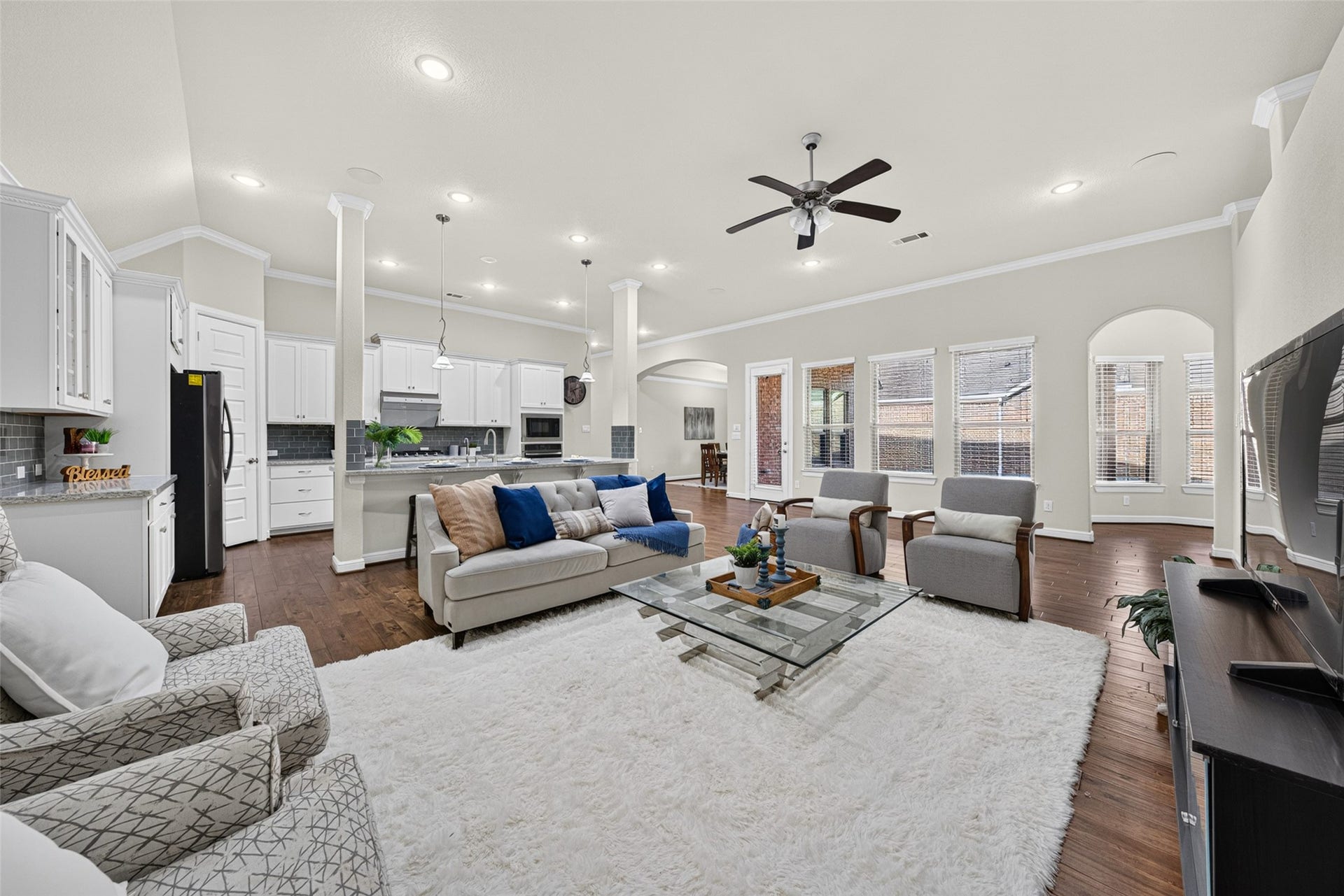 5811 Caper Shores Lane, Sugar Land, TX 77479 Warm and inviting, this spacious living room is designed for relaxing evenings and memorable gatherings with family and friends.
