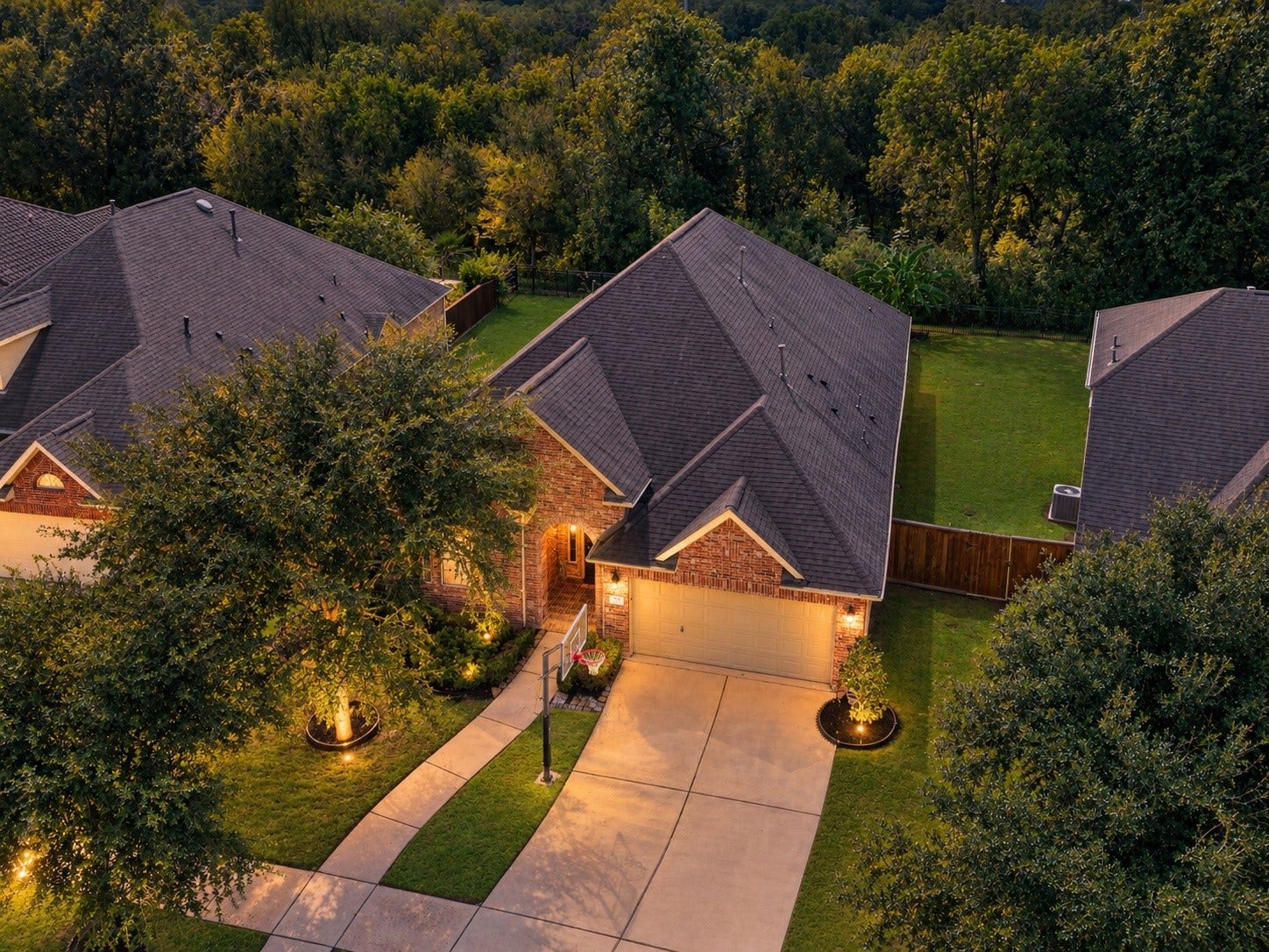 5811 Caper Shores Lane, Sugar Land, TX 77479 Charming one-story home framed by a spacious front yard and mature trees, creating a welcoming first impression.