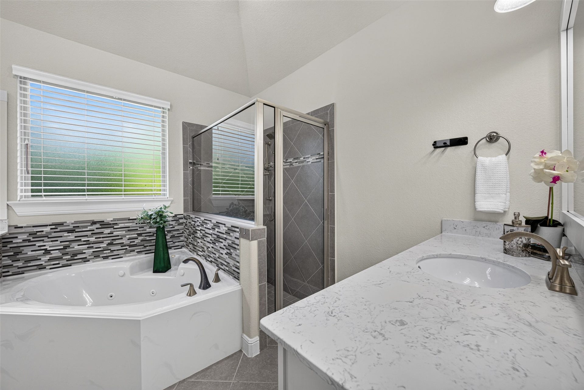 5811 Caper Shores Lane, Sugar Land, TX 77479 5811 Caper Shores Lane, Sugar Land, TX 77479