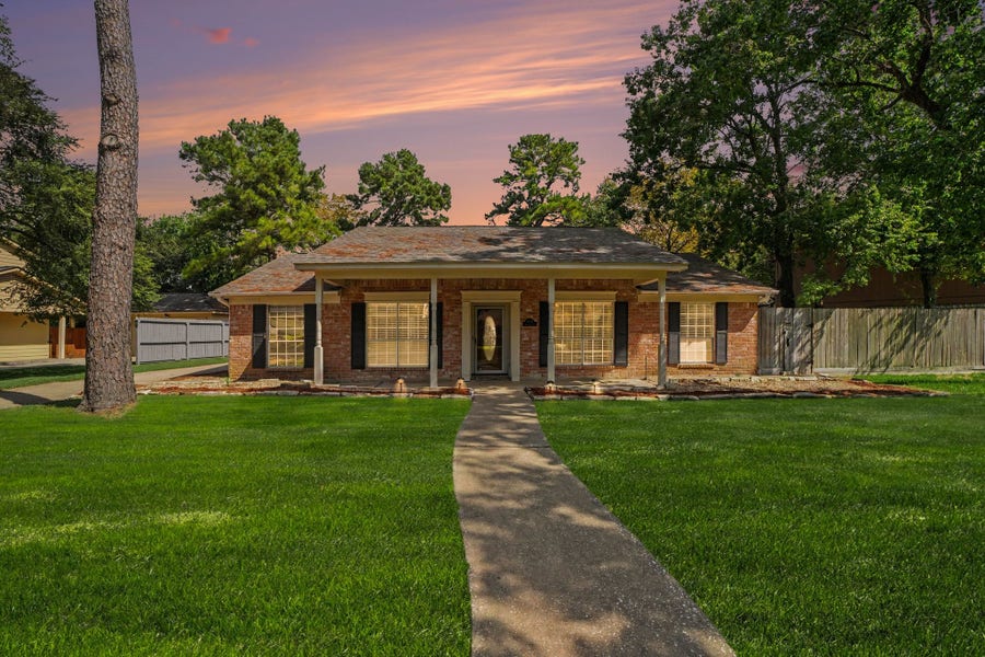 Property photo for 8210 Roebourne Lane, Houston, TX