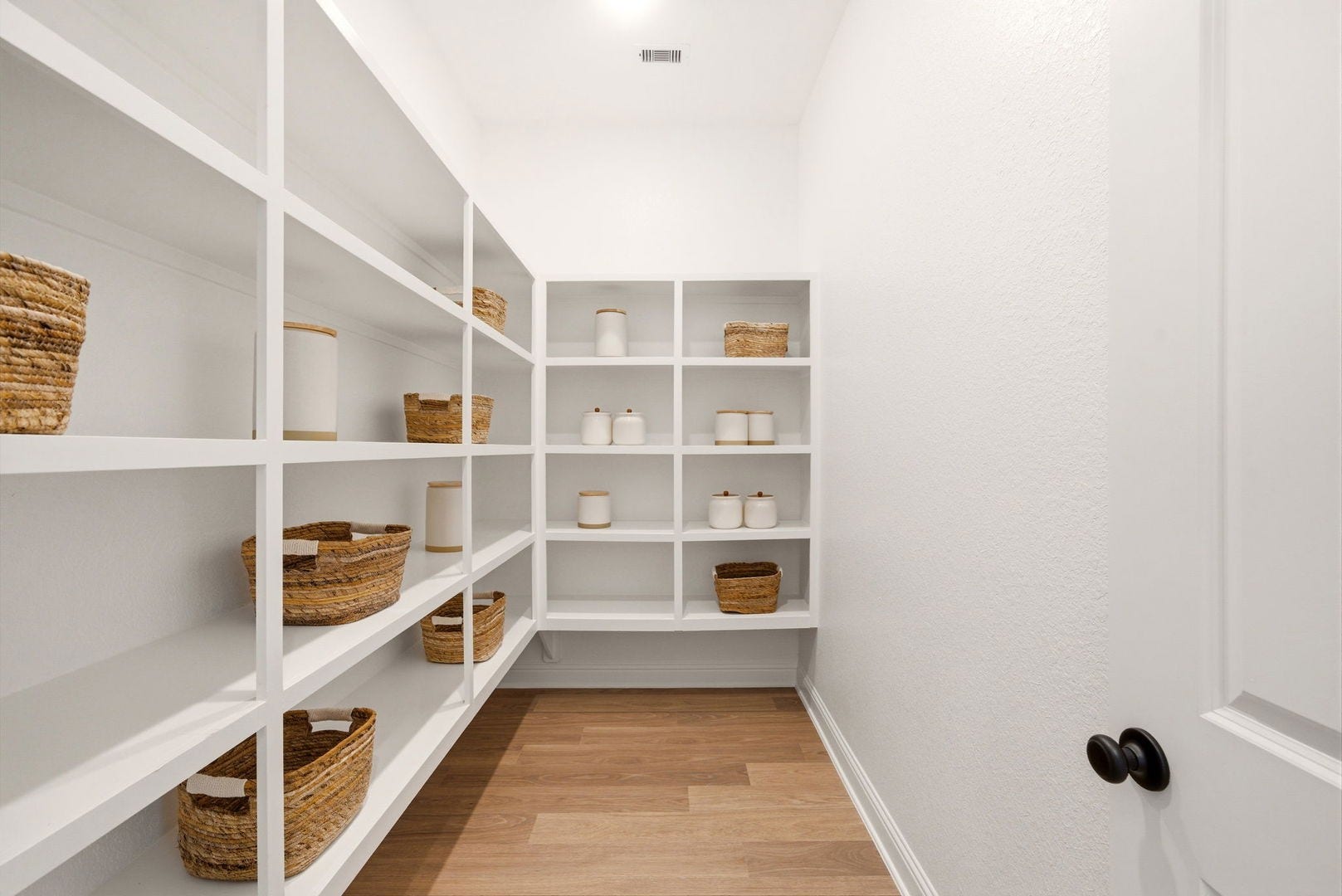 10091 Tobin Harbor Drive, Porter, TX 77365 BUD6-0017-4M_TeganB_Pantry