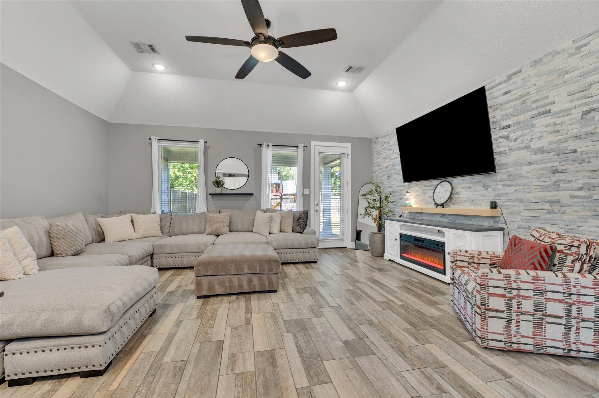 171 Foxshire Lane, Houston, TX 77047 171 Foxshire Lane, Houston, TX 77047