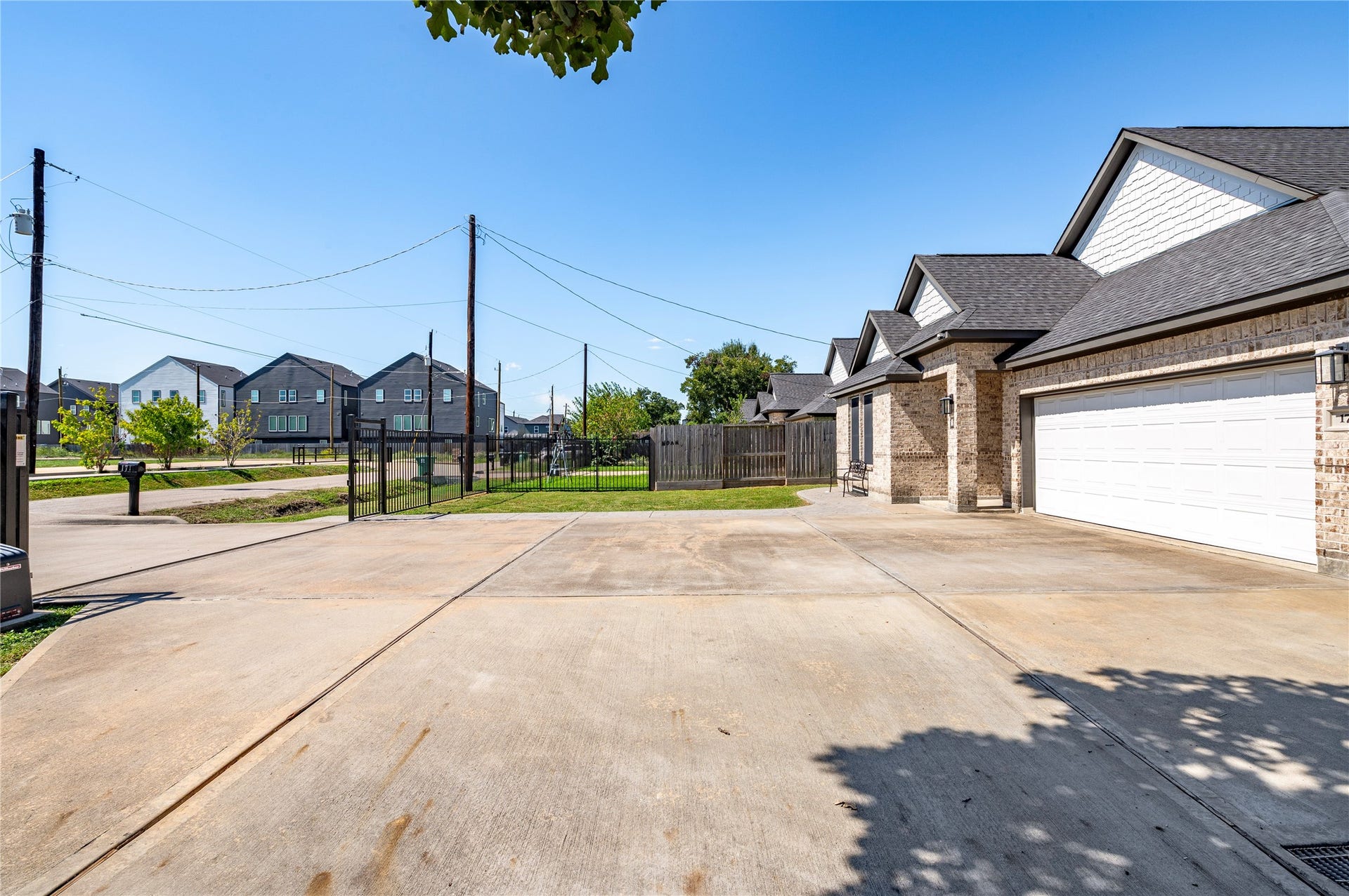 171 Foxshire Lane, Houston, TX 77047 171 Foxshire Lane, Houston, TX 77047