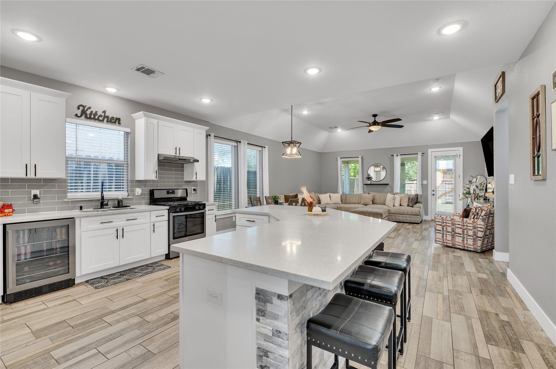 171 Foxshire Lane, Houston, TX 77047 171 Foxshire Lane, Houston, TX 77047