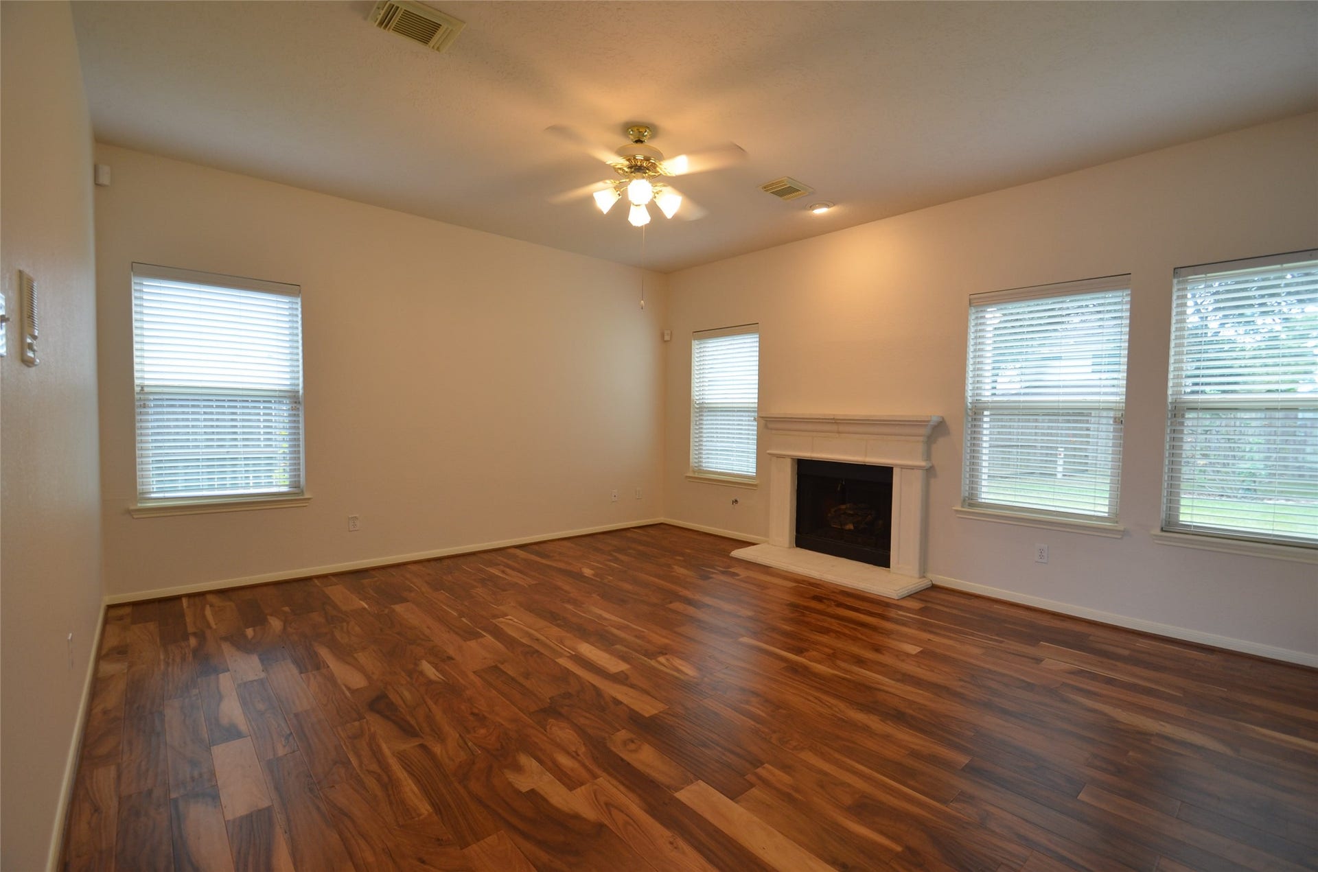 1504 Pine Grove Lane, Pearland, TX 77581 1504 Pine Grove Lane, Pearland, TX 77581