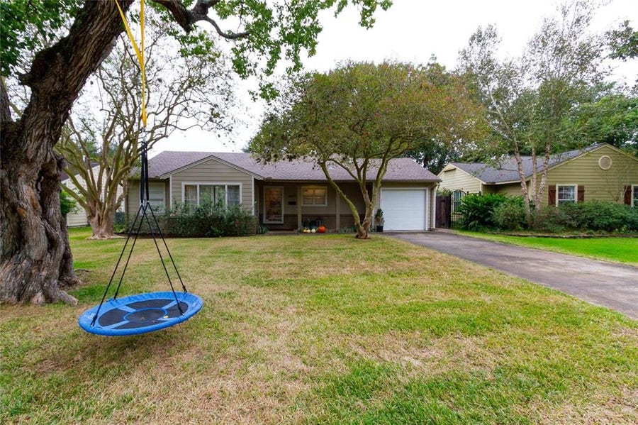 Property photo for 4607 Pine Street, Bellaire, TX