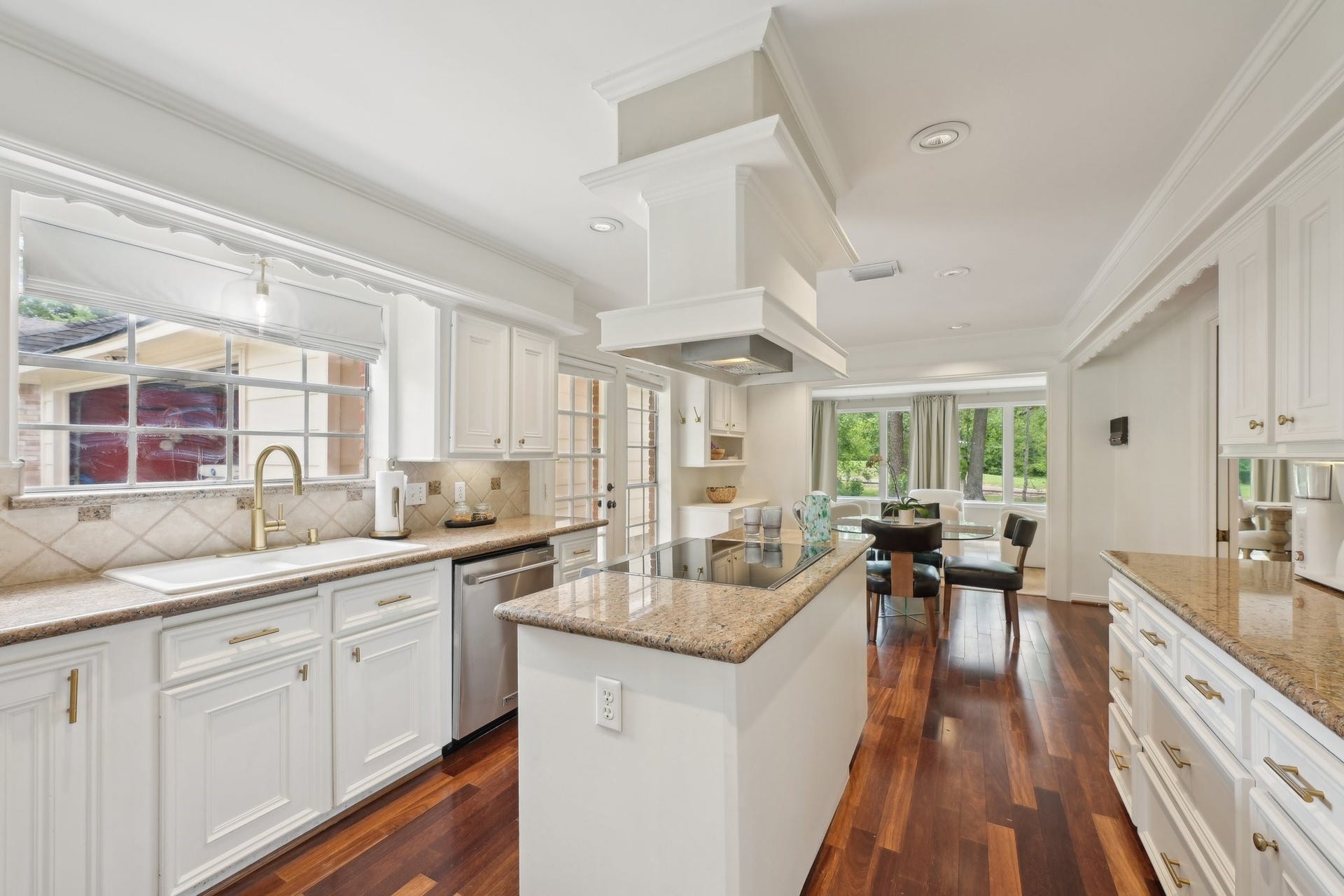 20423 Woodsong Court, Humble, TX 77346 Entertainers Kitchen