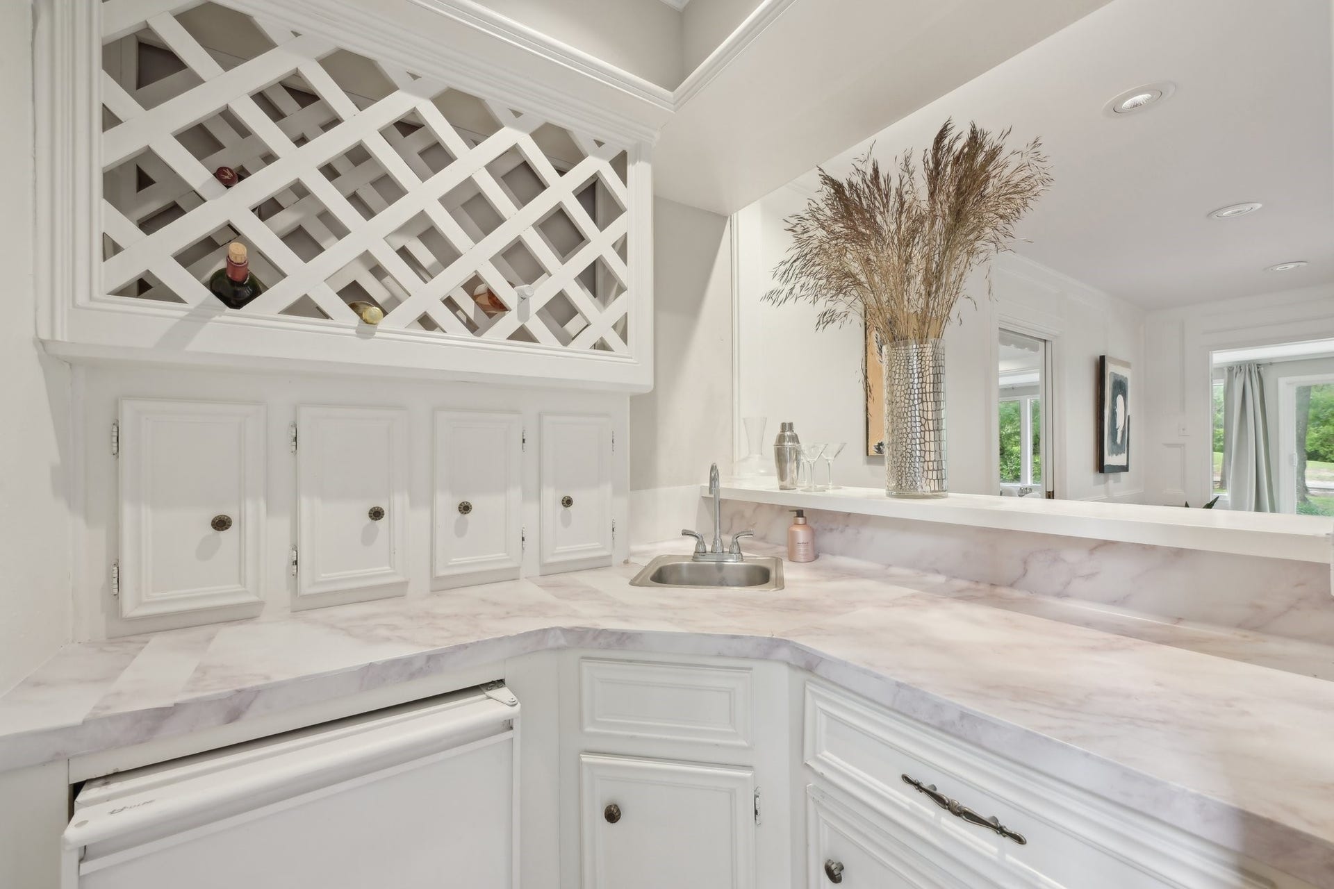 20423 Woodsong Court, Humble, TX 77346 Built-In Bar / Entertainment Area