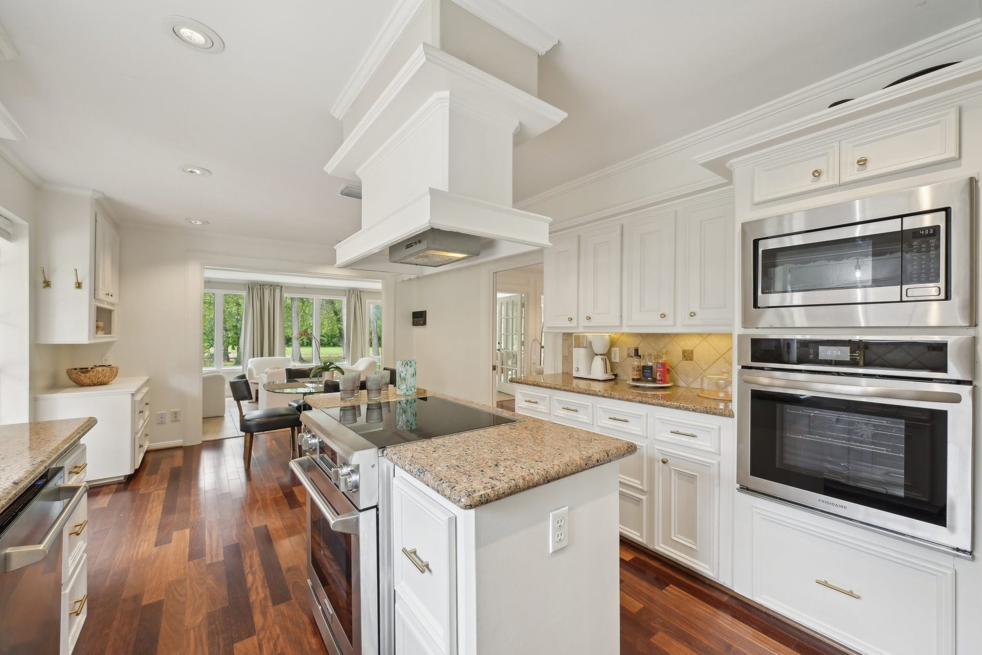 20423 Woodsong Court, Humble, TX 77346 Entertainers Kitchen