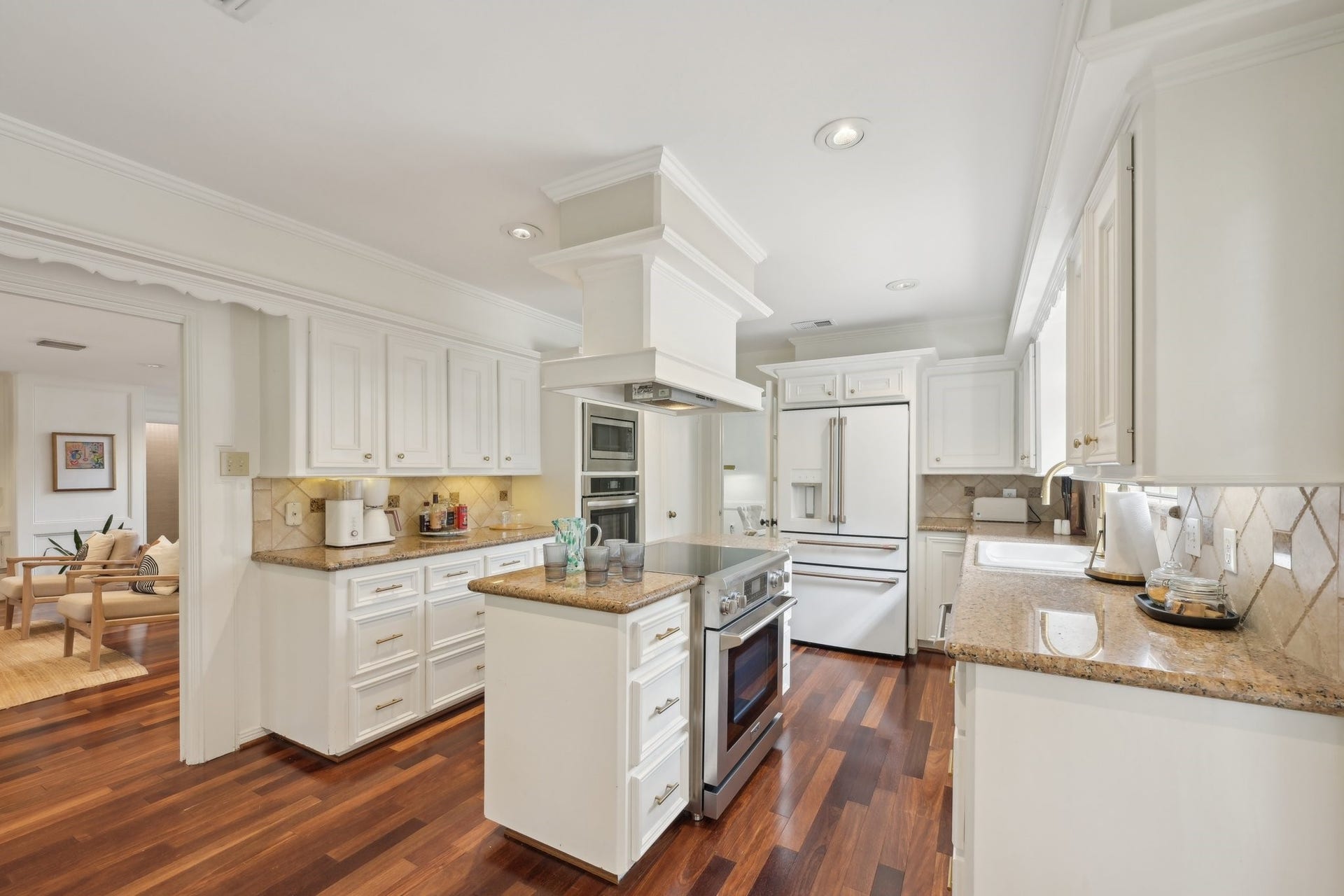 20423 Woodsong Court, Humble, TX 77346 Entertainers Kitchen