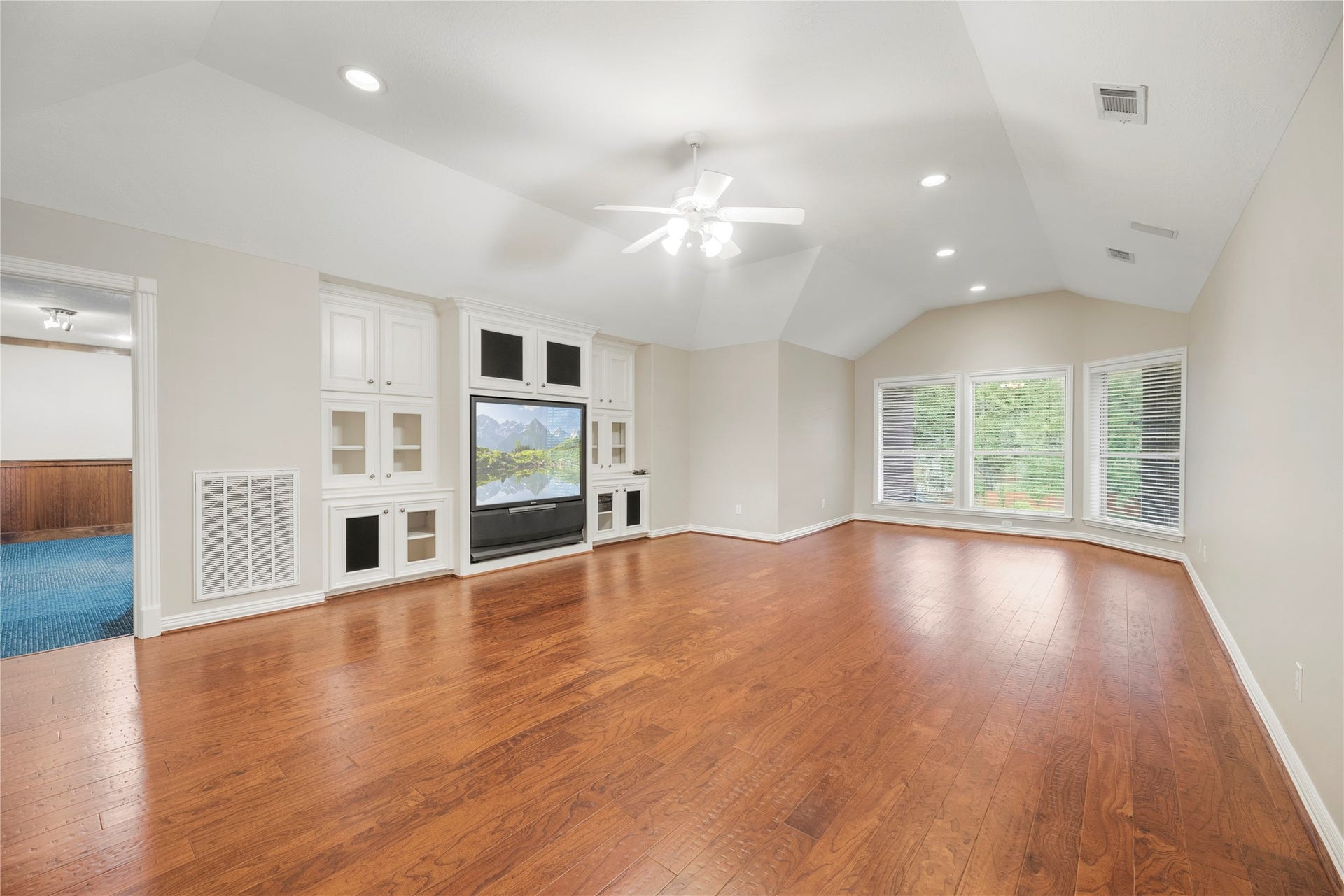 13915 Springmint Drive, Cypress, TX 77429 Versatile upstairs game room featuring rich hardwood flooring, vaulted ceilings and custom built-ins.