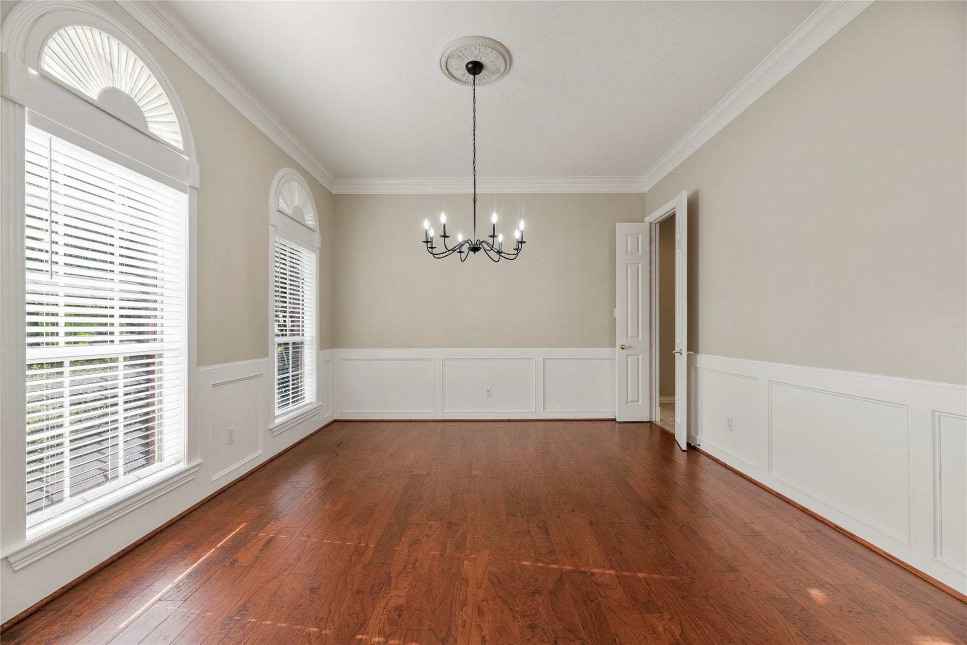 13915 Springmint Drive, Cypress, TX 77429 Enjoy elegant gatherings in this lovely formal dining room with hardwood flooring.