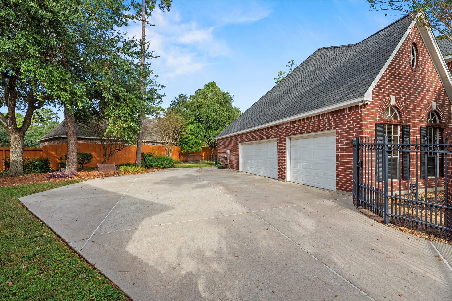 13915 Springmint Drive, Cypress, TX 77429 3-car garage and plenty of parking space.