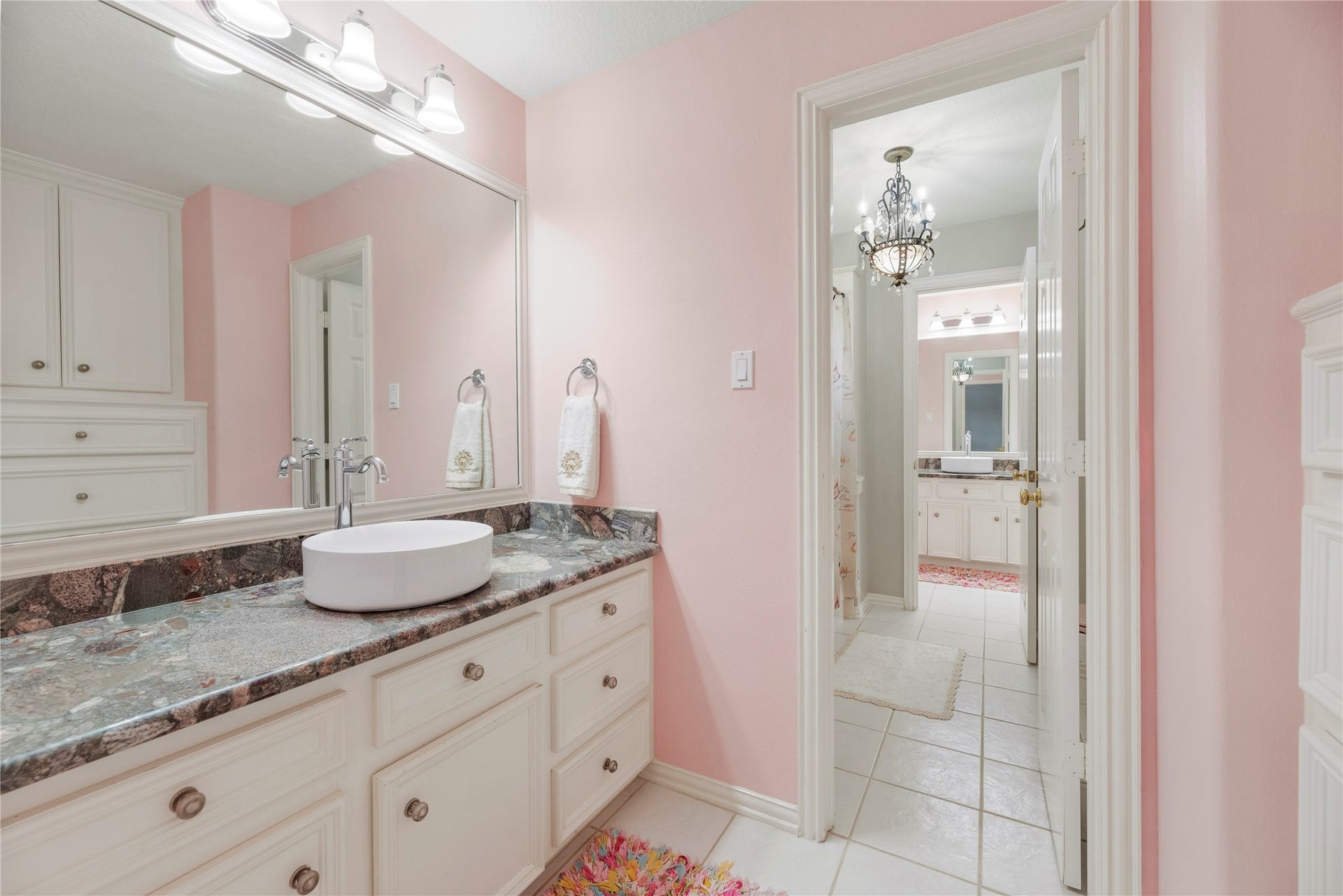 13915 Springmint Drive, Cypress, TX 77429 Upstairs Jack 'n Jill bathroom.