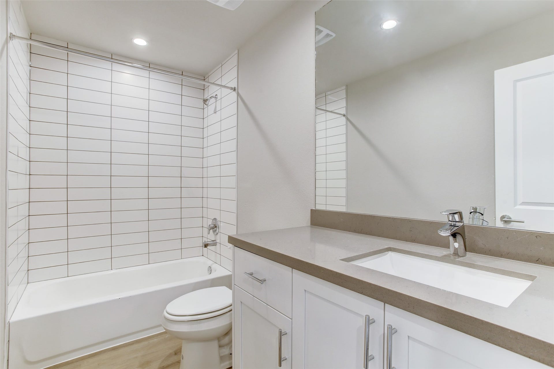 645 E 11th 1/2 street Street, #16, Houston, TX 77008