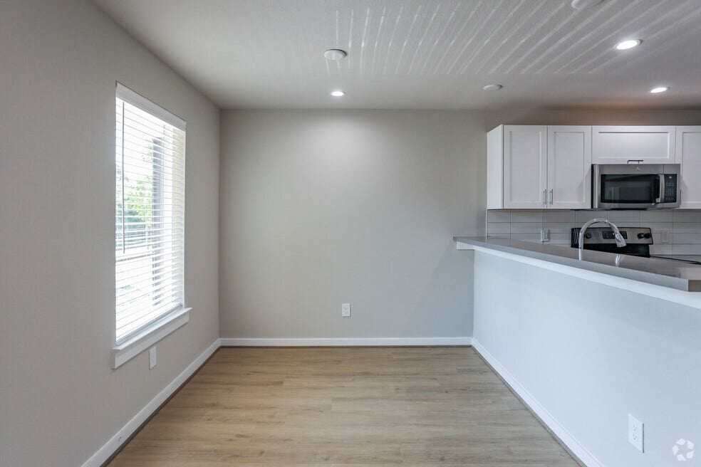 645 E 11th 1/2 street Street, #16, Houston, TX 77008