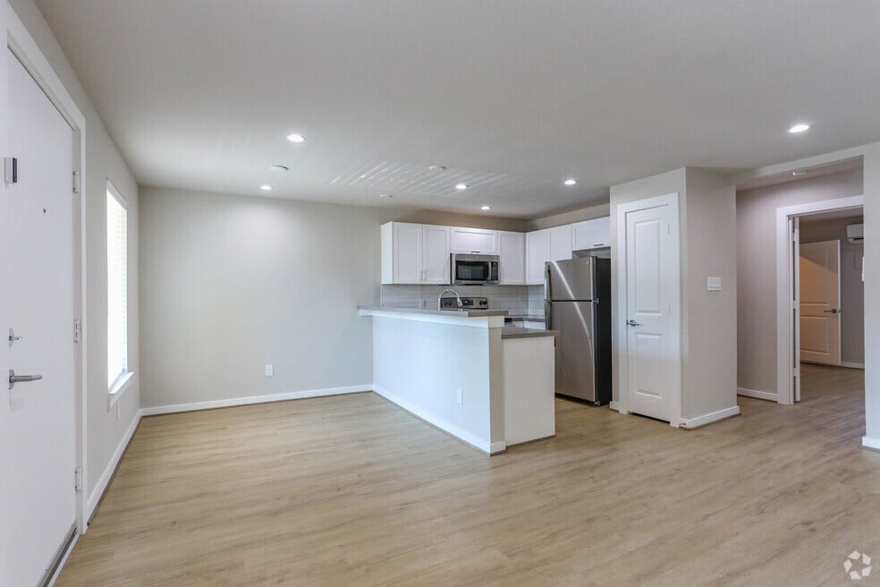645 E 11th 1/2 street Street, #16, Houston, TX 77008