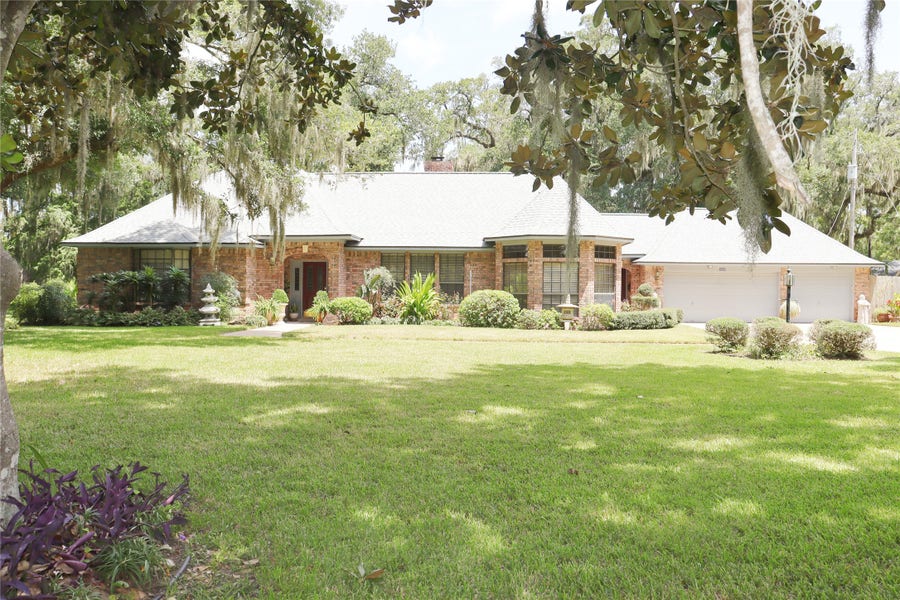 Property photo for 1927 Oak Island Drive, Lake Jackson, TX