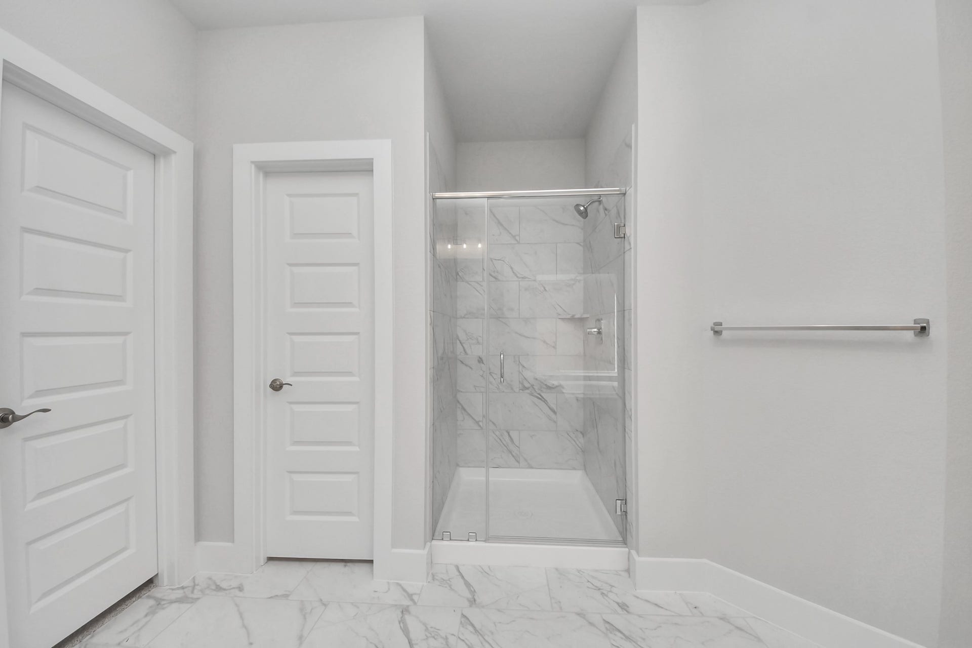 3213 Skerne Spring Drive, Spring, TX 77373 Indulge in a spa-like retreat within the confines of this primary bathroom. Delight in a spacious walk-in shower enveloped in stylish tile surround, unwind in a separate garden tub adorned with custom detailing. Sample photo of completed home with similar floor plan. Actual colors and selections may vary.