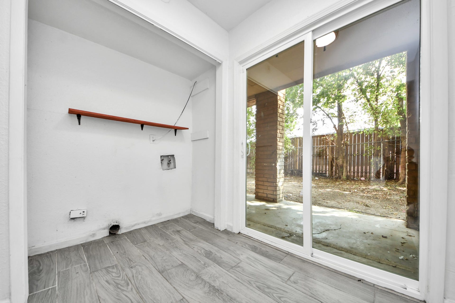 6200 W Tidwell Road, #703, Houston, TX 77092 Laundry area
