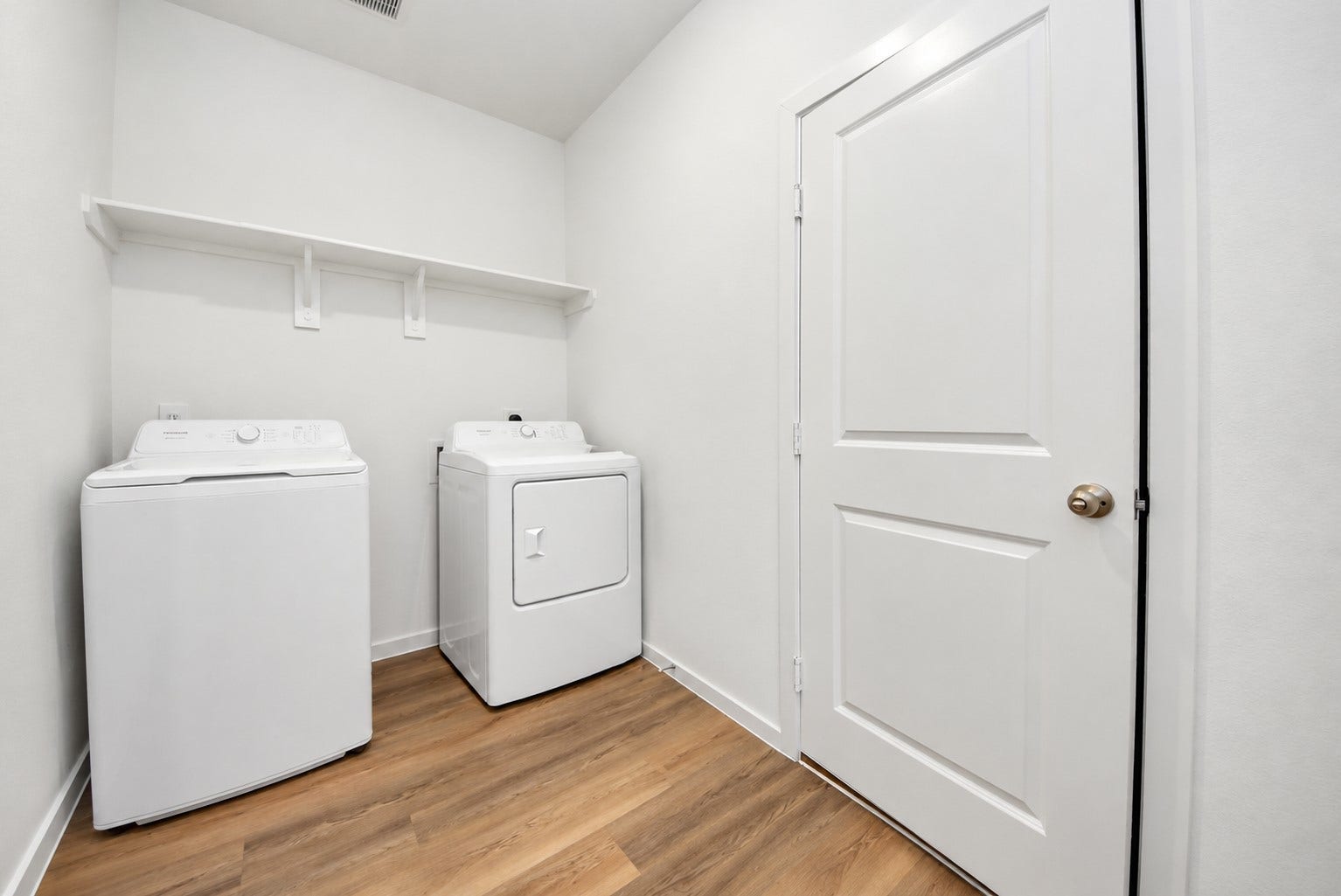 9122 Sunset Marina Way, Iowa Colony, TX 77583 digitally decluttered
