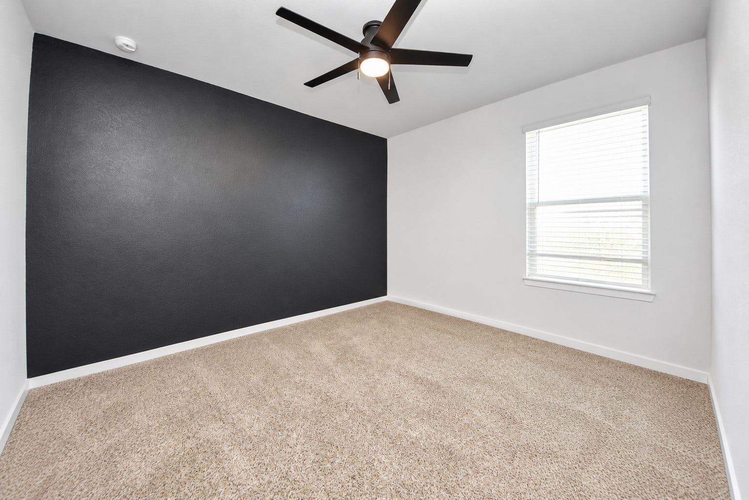 9122 Sunset Marina Way, Iowa Colony, TX 77583 digitally decluttered