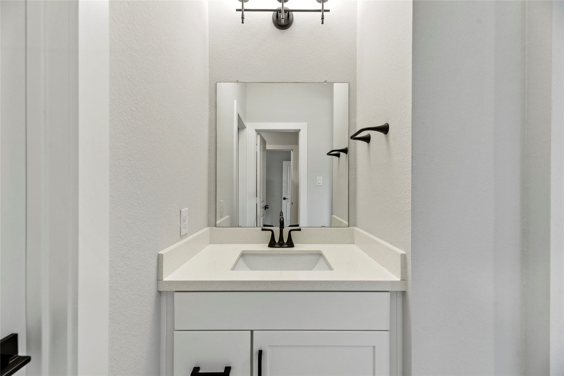 4439 Southpoint Way, Fulshear, TX 77441 The other vanity area of the J & J bath.