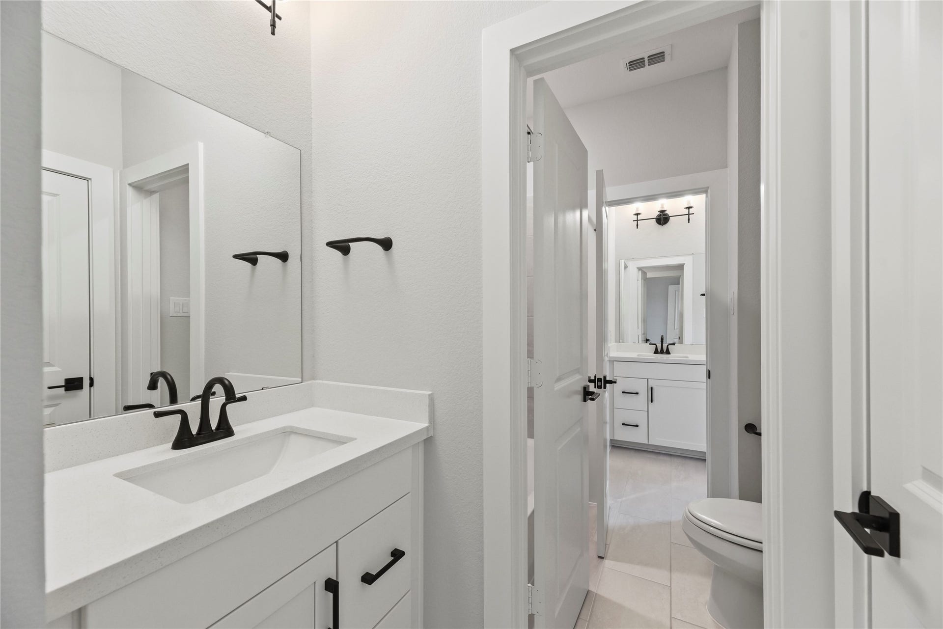 4439 Southpoint Way, Fulshear, TX 77441 There is a Jack & Jill bathroom between bedrooms 4 and 5.