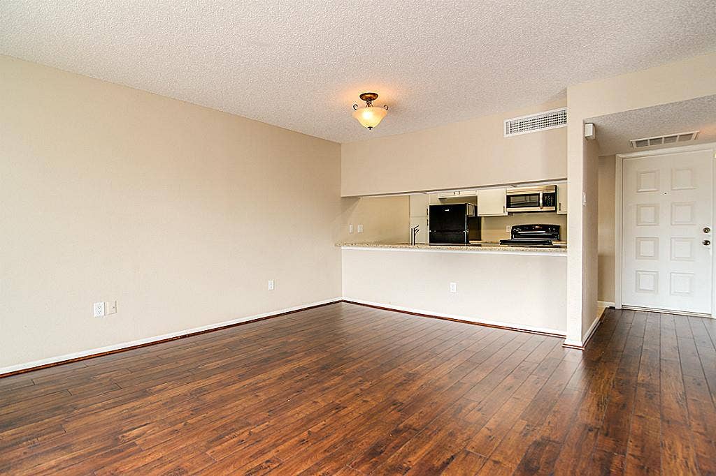 2818 S Bartell Drive, #312, Houston, TX 77054 Living area