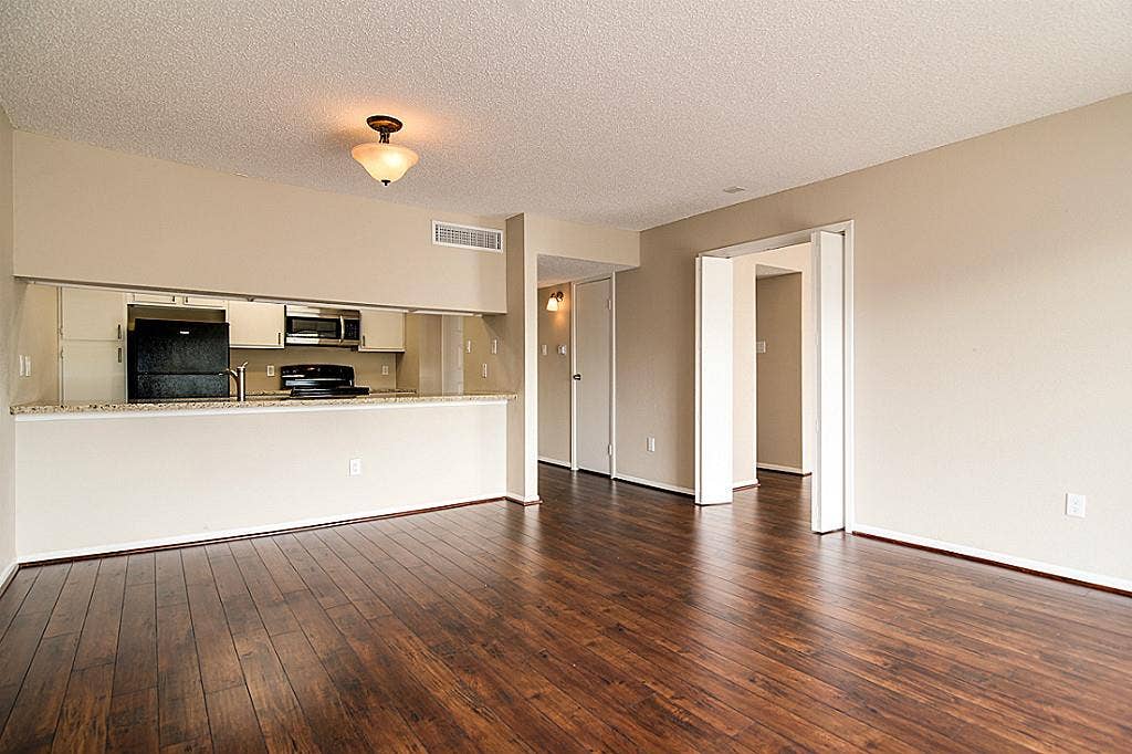 2818 S Bartell Drive, #312, Houston, TX 77054 Freshly painted
