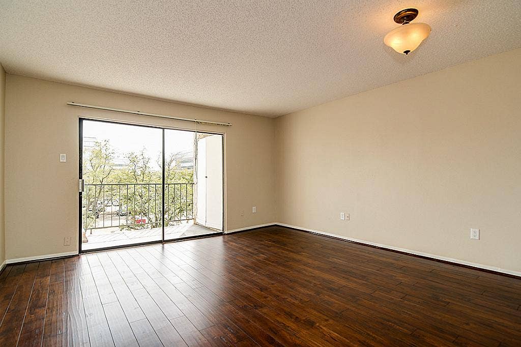 2818 S Bartell Drive, #312, Houston, TX 77054 Renovated One Bed/ One Bath