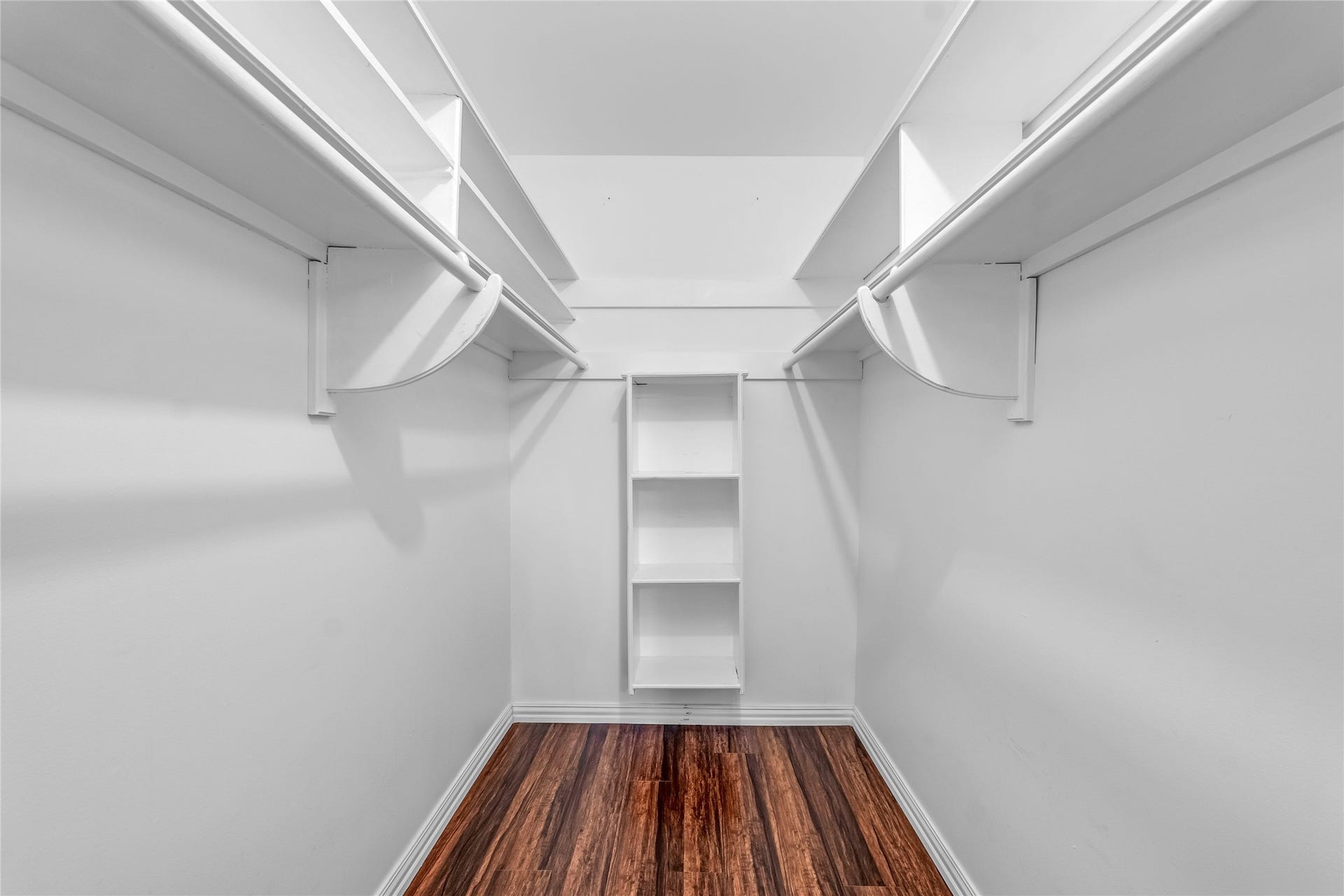 2015 West Street, Rosenberg, TX 77471 Primary Bedroom Walk-in Closet