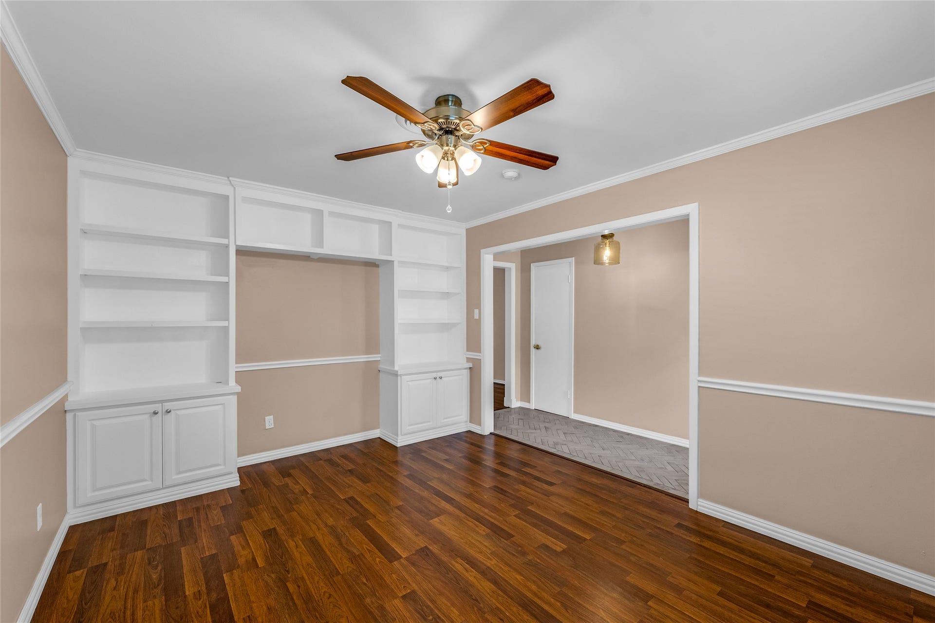 2015 West Street, Rosenberg, TX 77471 Office / Flex room with built in shelving