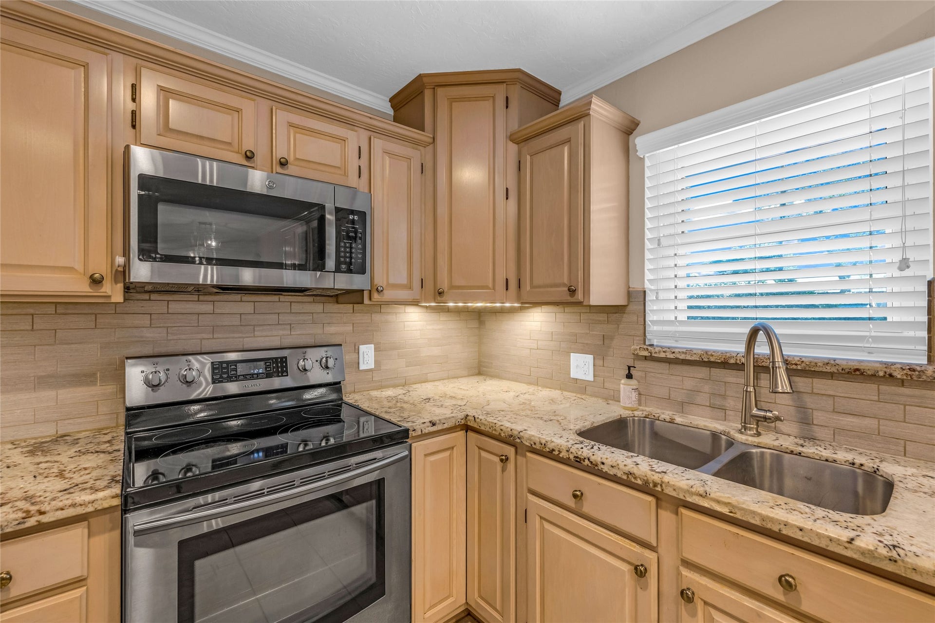 2015 West Street, Rosenberg, TX 77471 2015 West Street, Rosenberg, TX 77471