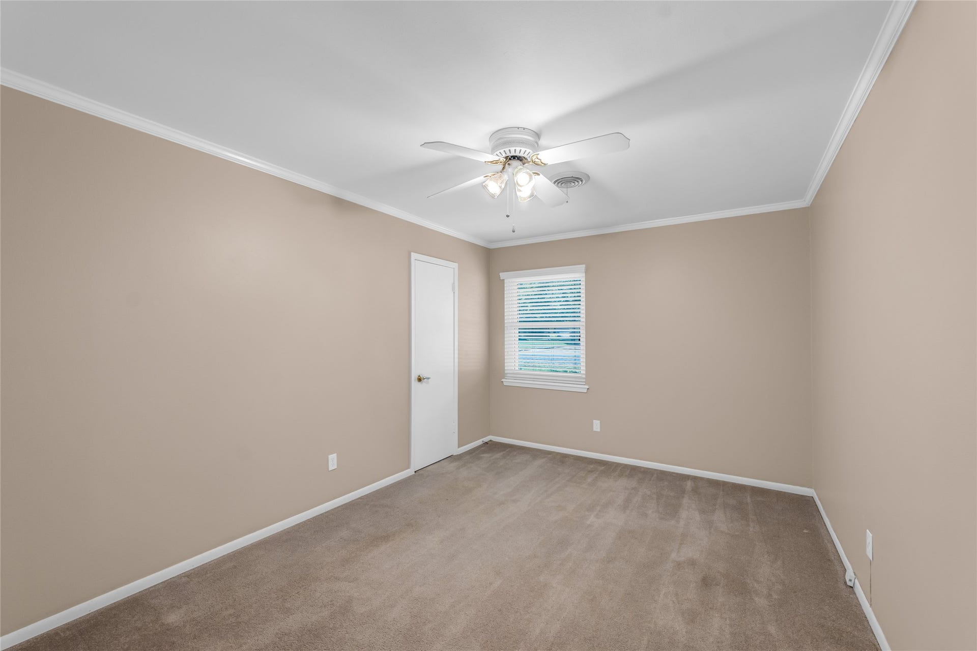2015 West Street, Rosenberg, TX 77471 Third Bedroom with walk-in closet