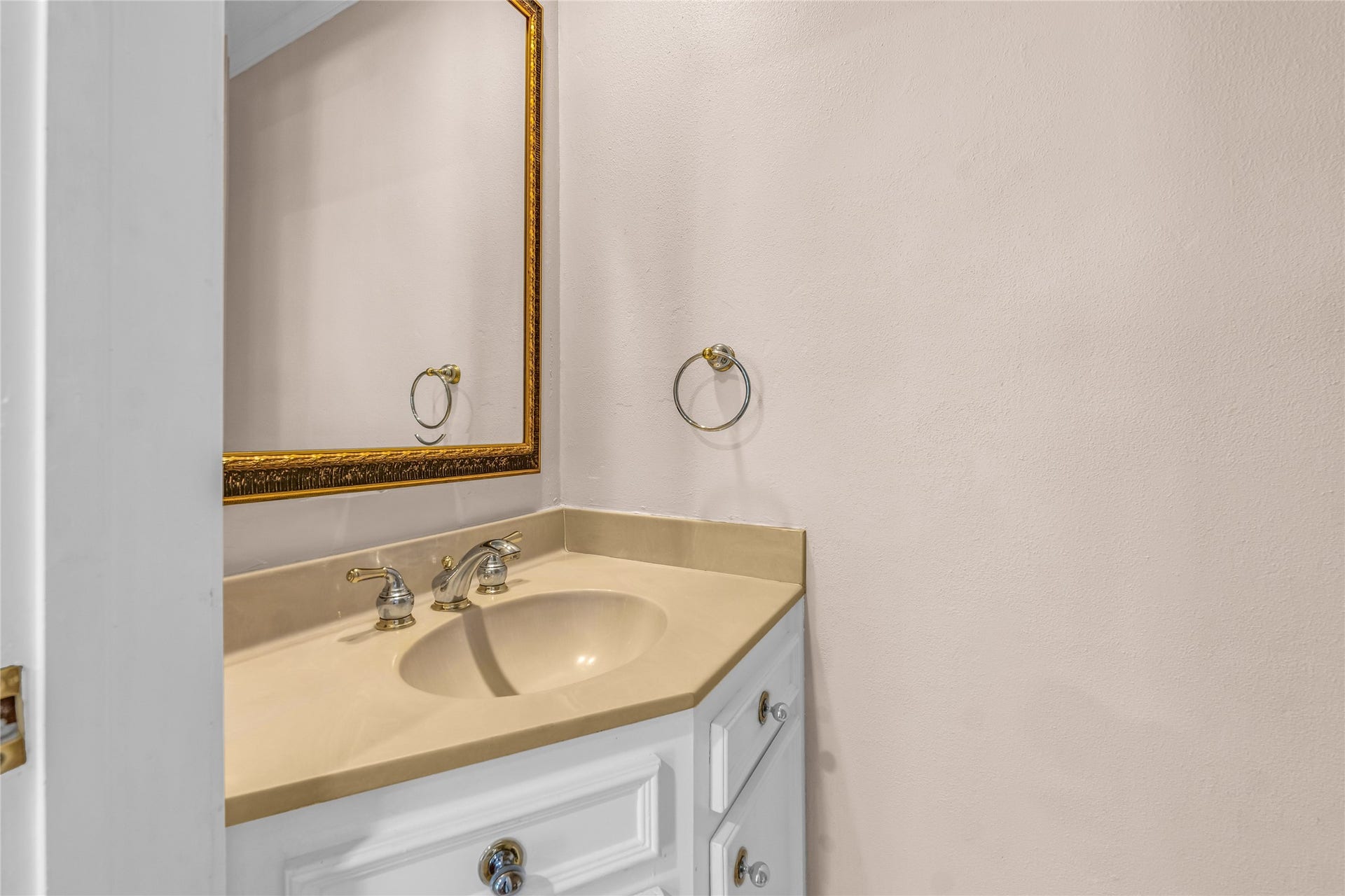 2015 West Street, Rosenberg, TX 77471 Half Bathroom located in family room