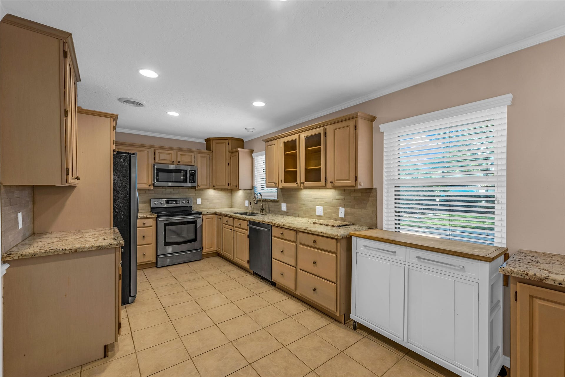 2015 West Street, Rosenberg, TX 77471 2015 West Street, Rosenberg, TX 77471