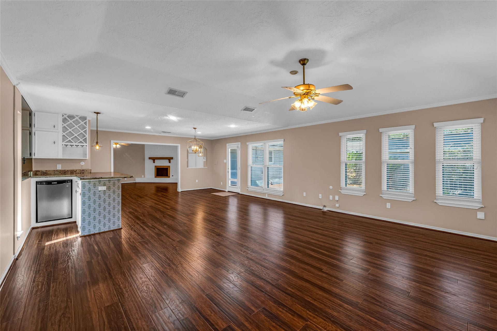 2015 West Street, Rosenberg, TX 77471 2015 West Street, Rosenberg, TX 77471
