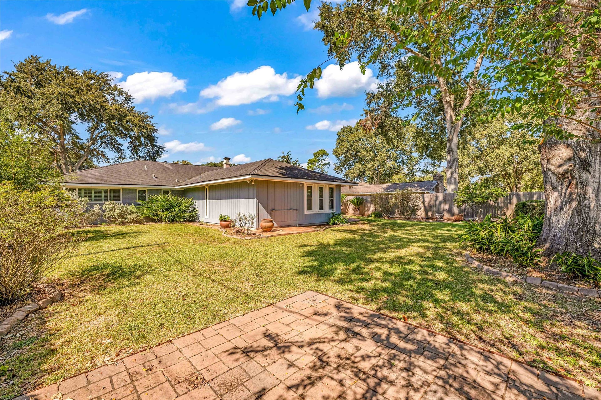 2015 West Street, Rosenberg, TX 77471 2015 West Street, Rosenberg, TX 77471