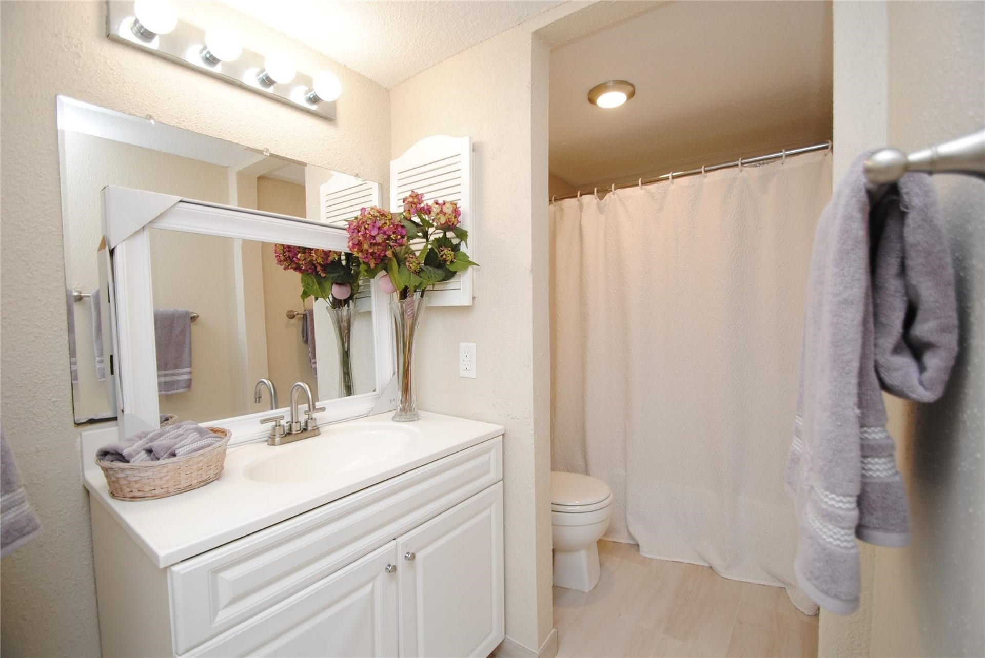 781 Country Place Drive, #2084, Houston, TX 77079 781 Country Place Drive, #2084, Houston, TX 77079