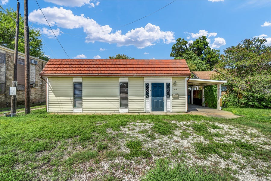 Property photo for 109 N Rock Island, Angleton, TX