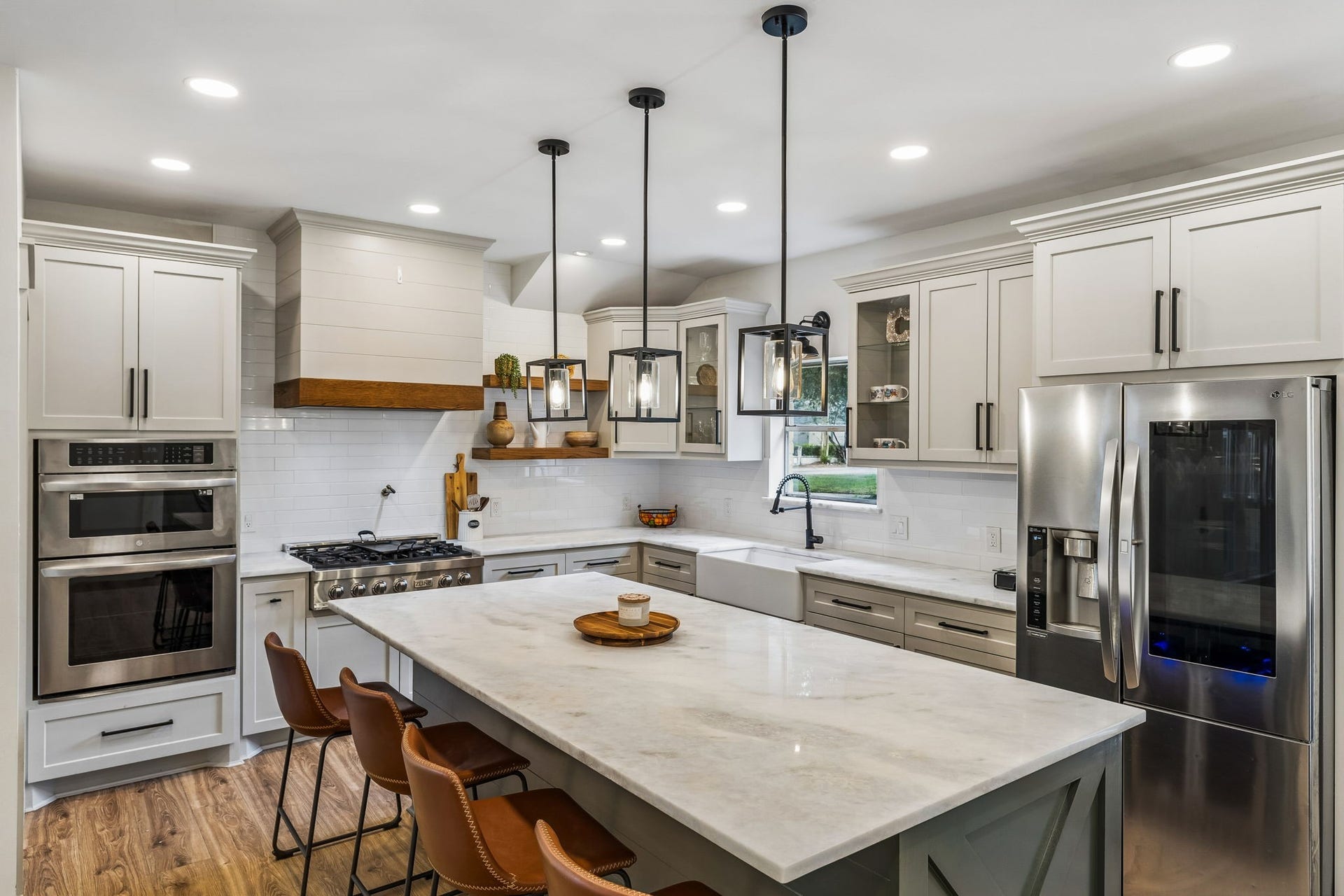 7803 Blackjack Court, Houston, TX 77088 Cabinets are custom solid wood with beautiful Quartz countertops.