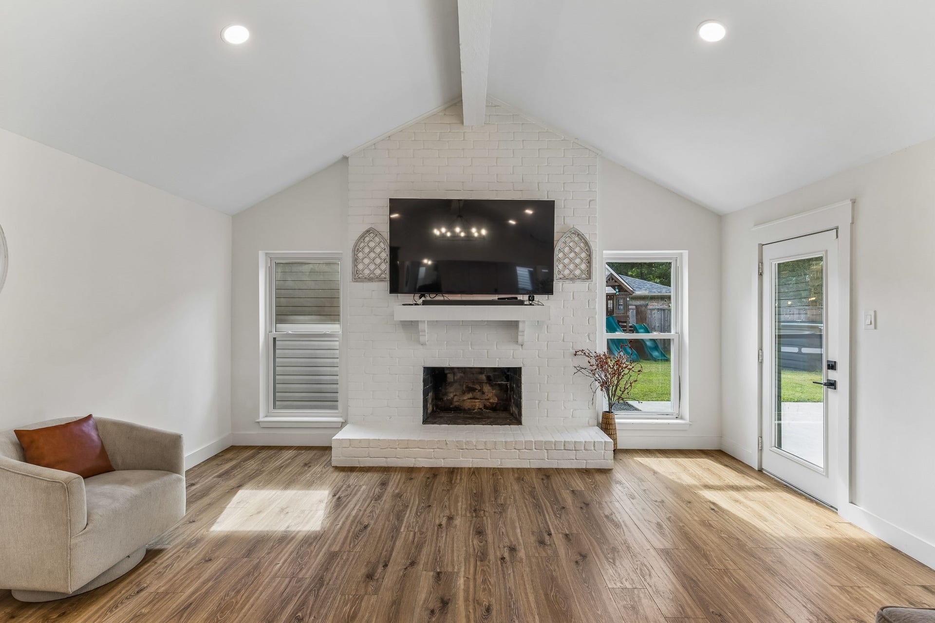 7803 Blackjack Court, Houston, TX 77088 Abundant natural light streaming through large windows and a glass door!