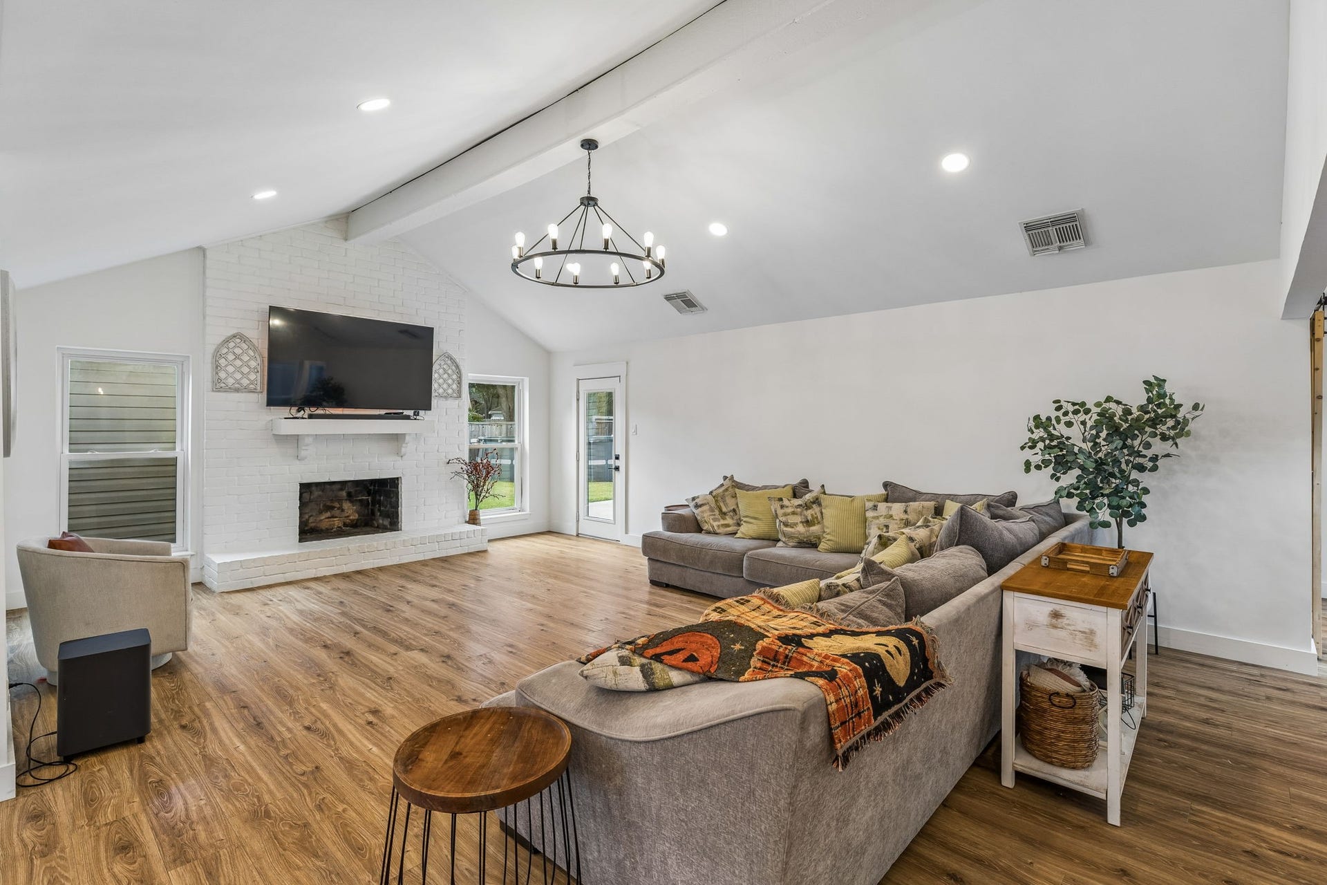 7803 Blackjack Court, Houston, TX 77088 Ideal for gatherings!