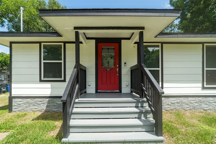 Property photo for 404 Oaklawn Street, League City, TX
