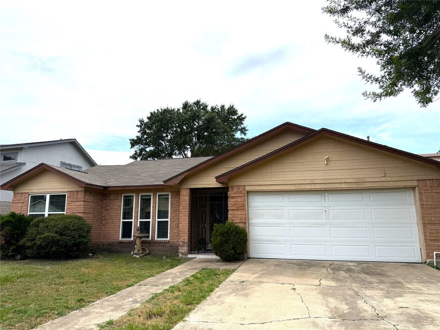 Property photo for 11611 Stone Bridge Drive, Houston, TX