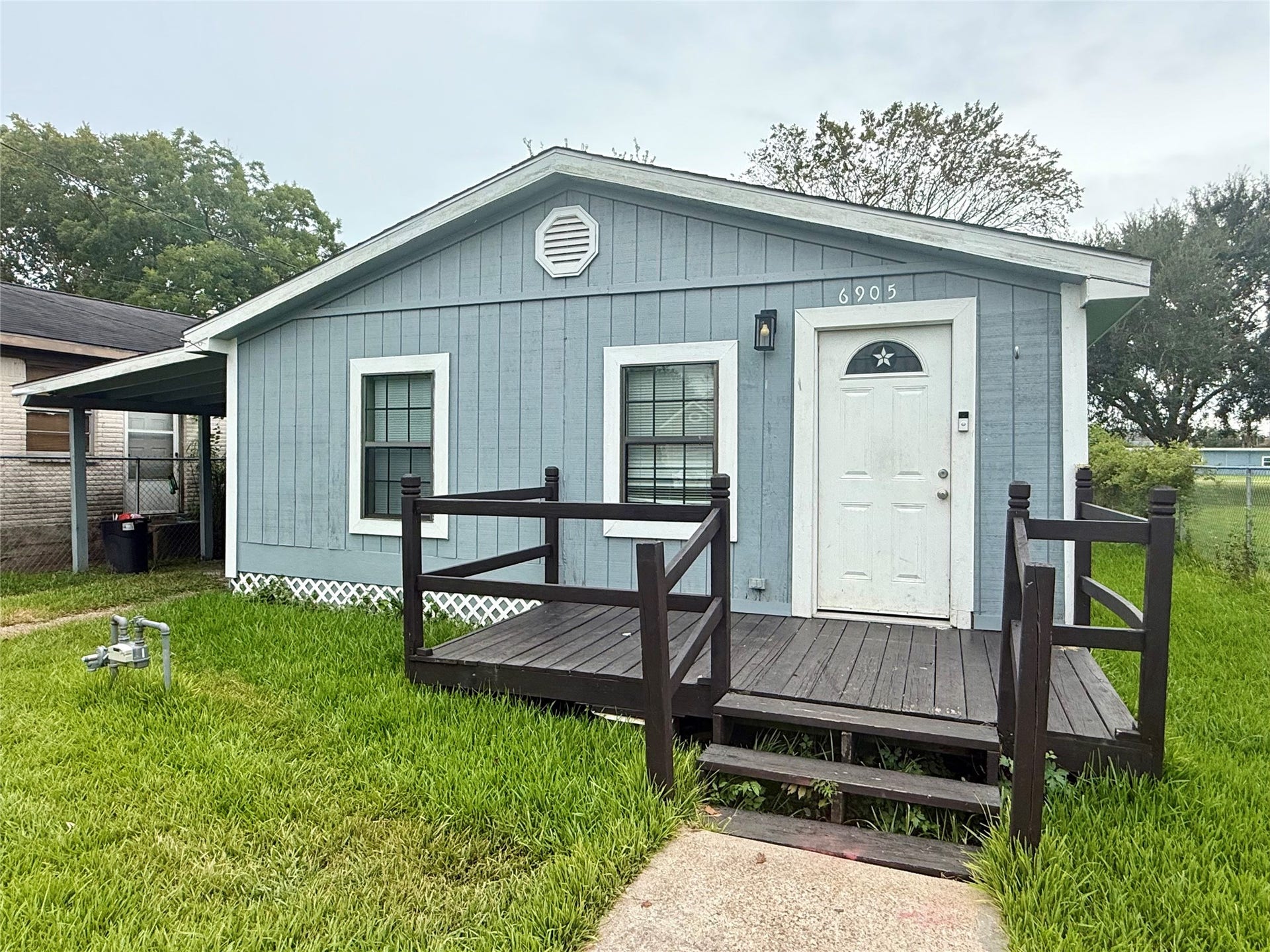 6905 Speaker Street, Hitchcock, TX 77563 Welcome to 6905 Speaker Street!