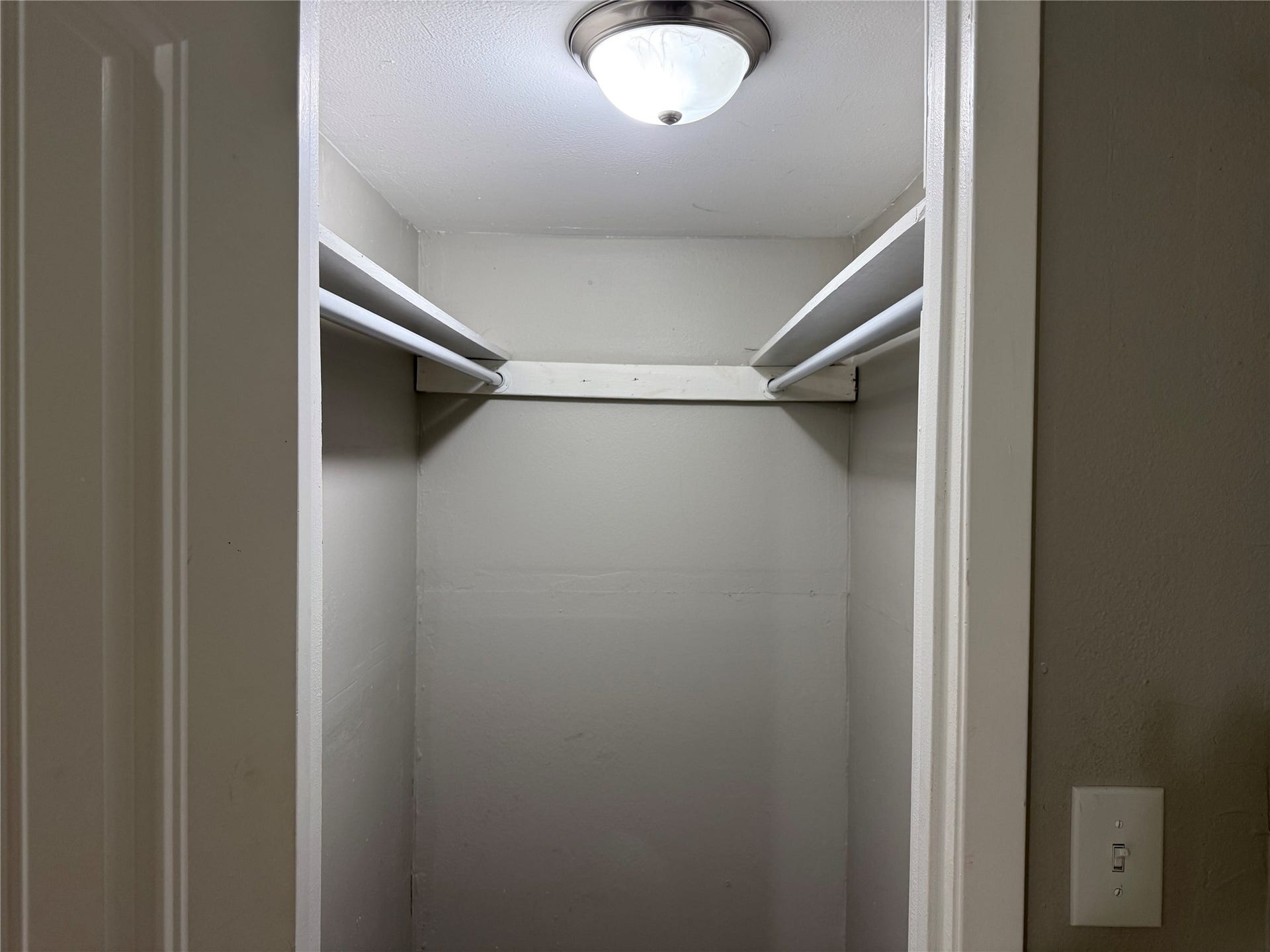 6905 Speaker Street, Hitchcock, TX 77563 Walk in closet