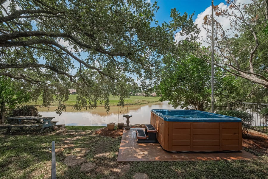 Property photo for 2938 Lake View Drive, Missouri City, TX
